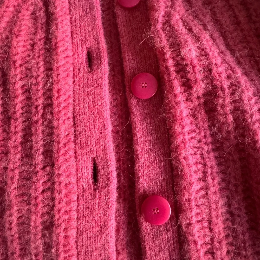 Sezane Basile Pink Ribbed Button Cardigan - Picture 3 of 6